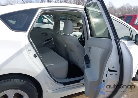 2013 Toyota Prius Three z USA, uszkodzony, nr VIN JTDKN3DU3D5559477